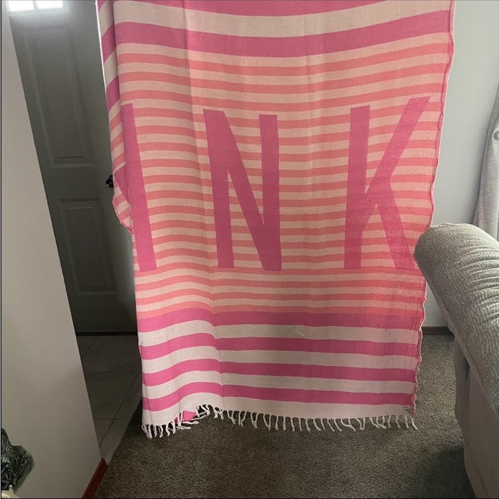Victoria’s Secret Pink Beach Blanket - Picture 4 of 8